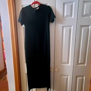 Lennie for Nina Leonard short sleeve crew cut long maxi sweater dress. Medium